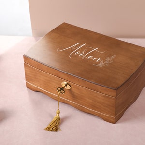 Portagioielli inciso, portagioielli in noce personalizzato, portagioielli in legno, portagioielli vintage, portagioielli da viaggio, regalo per la mamma