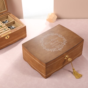 Engrave Jewelry Box, Personalized Walnut Jewelry Organizer Box, Wooden Jewelry Case, Vintage Jewelry Box, Travel Jewelry Box, Gift for Mom image 2