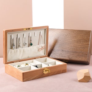 Wooden Jewelry Case, Engrave Jewelry Box, Personalized Jewelry Organizer Box, Vintage Jewelry Box, Travel Jewelry Box, Gift for Mom