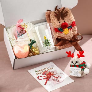 Christmas gifts Gift Box, Holiday Gift Box, Winter Gift Basket, Custom Holiday Present, Holiday Box For Daughter, Christmas Best Friend Gift