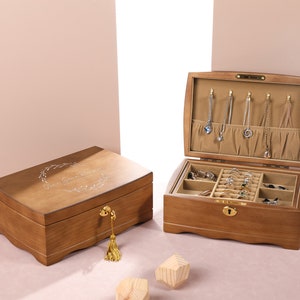 Engrave Jewelry Box, Personalized Walnut Jewelry Organizer Box, Wooden Jewelry Case, Vintage Jewelry Box, Travel Jewelry Box, Gift for Mom image 3