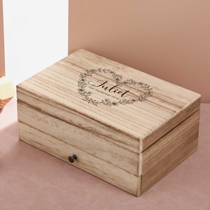 Boîte à bijoux gravée, boîte d’organisateur de bijoux en noyer personnalisée, étui à bijoux en bois, boîte à bijoux vintage, boîte à bijoux de voyage, cadeau pour maman