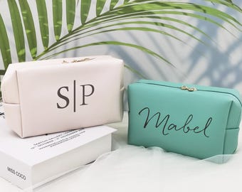 Bolsa de maquillaje para dama de honor/Bolsa de artículos de tocador de cuero personalizada/Bolsa de maquillaje/Regalo de despedida de soltera/Regalo de dama de honor/Bolsa de cosméticos con nombre personalizado