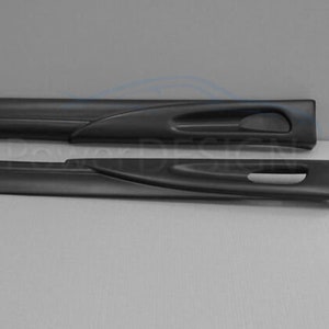 Puede incluir: Un par de faldones laterales negros para un coche. Los faldones est&aacute;n hechos de un material liso y duradero y tienen un dise&ntilde;o elegante y moderno.