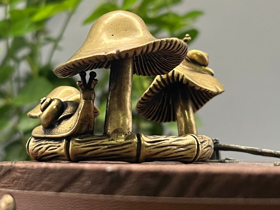 Brass Old Mushroom and Snail Home Decoration, Lucky Fortune Ornament Tea Pet Incense Insert