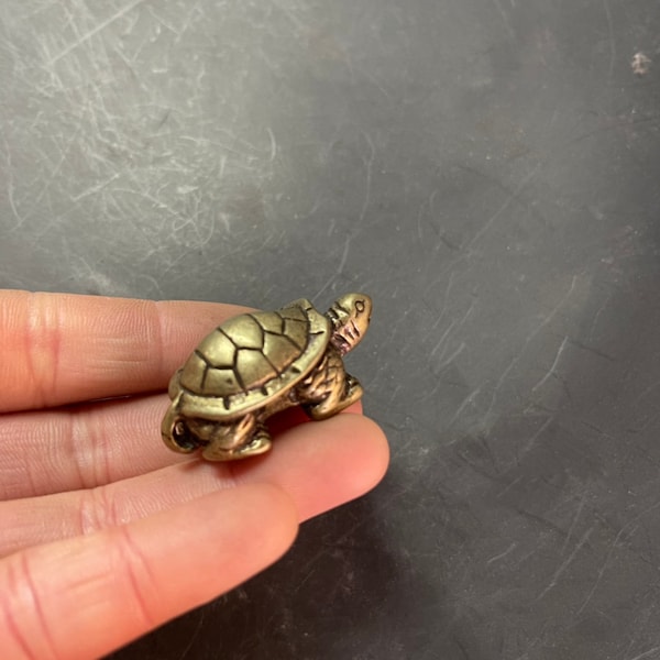 Antique mini turtle ornaments, golden turtle pendants, small copper turtle handles, keychain jewelry