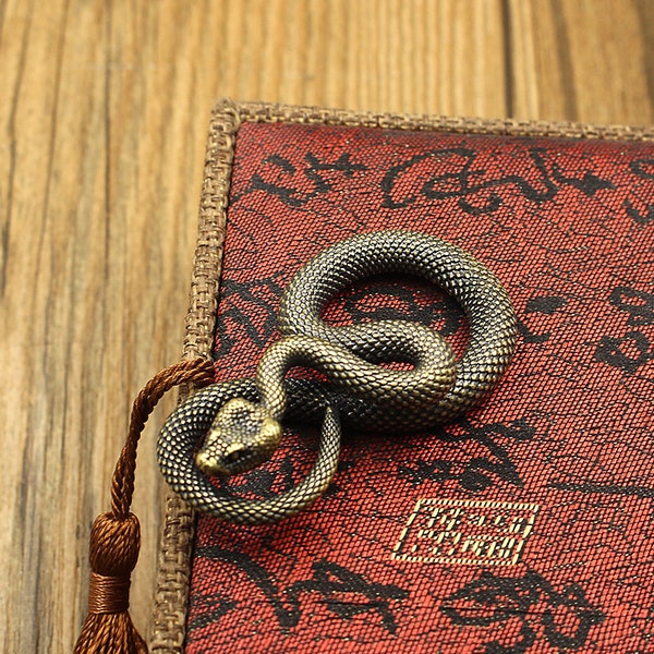 Antique and old brass coil snake, ghost snake key chain pendant, antique gift tea play tea pet, craft handle