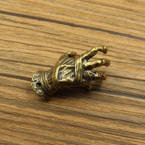 Brass alternative creative devil&#39;s hand, car keychain hip-hop trendy men&#39;s pendant jewelry
