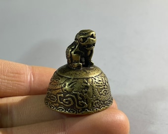 Antique bronze pixiu candle extinguisher, brass dragon pattern coiled dragon extinguishing candle tool, antique round cover court utensils