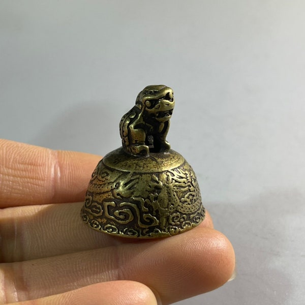 Antique bronze pixiu candle extinguisher, brass dragon pattern coiled dragon extinguishing candle tool, antique round cover court utensils