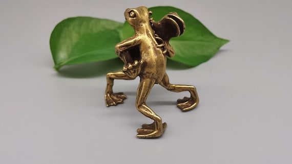 Old objects mini wrestling frog bronze sculpture, key chain car pendant, antique antique ornaments, handmade art collections
