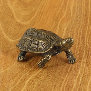 Pure copper retro turtle statue, home office desk trinkets, solid Wenwan tea pet, paperweight pen holder