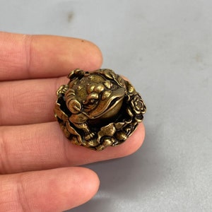 Antique golden toad, old brass golden toad, key chain pendant on neck, copper waist pendant collection