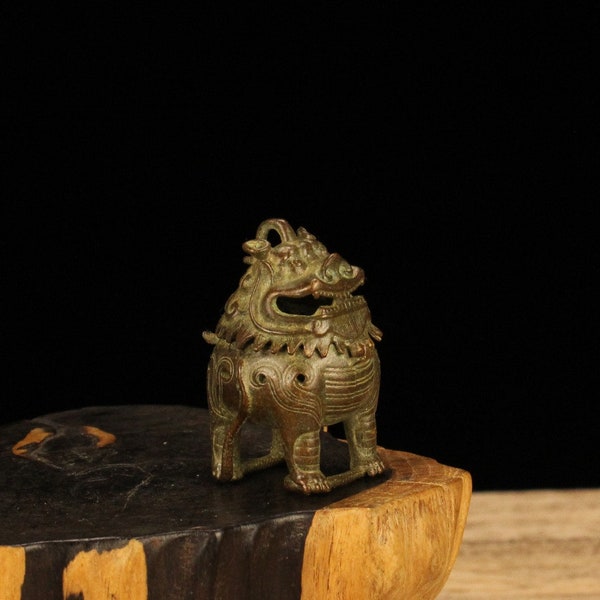 Bronze Wangtian roar small incense burner ornaments, imitation antique beast lion incense burner, tabletop ornaments, bronze home crafts