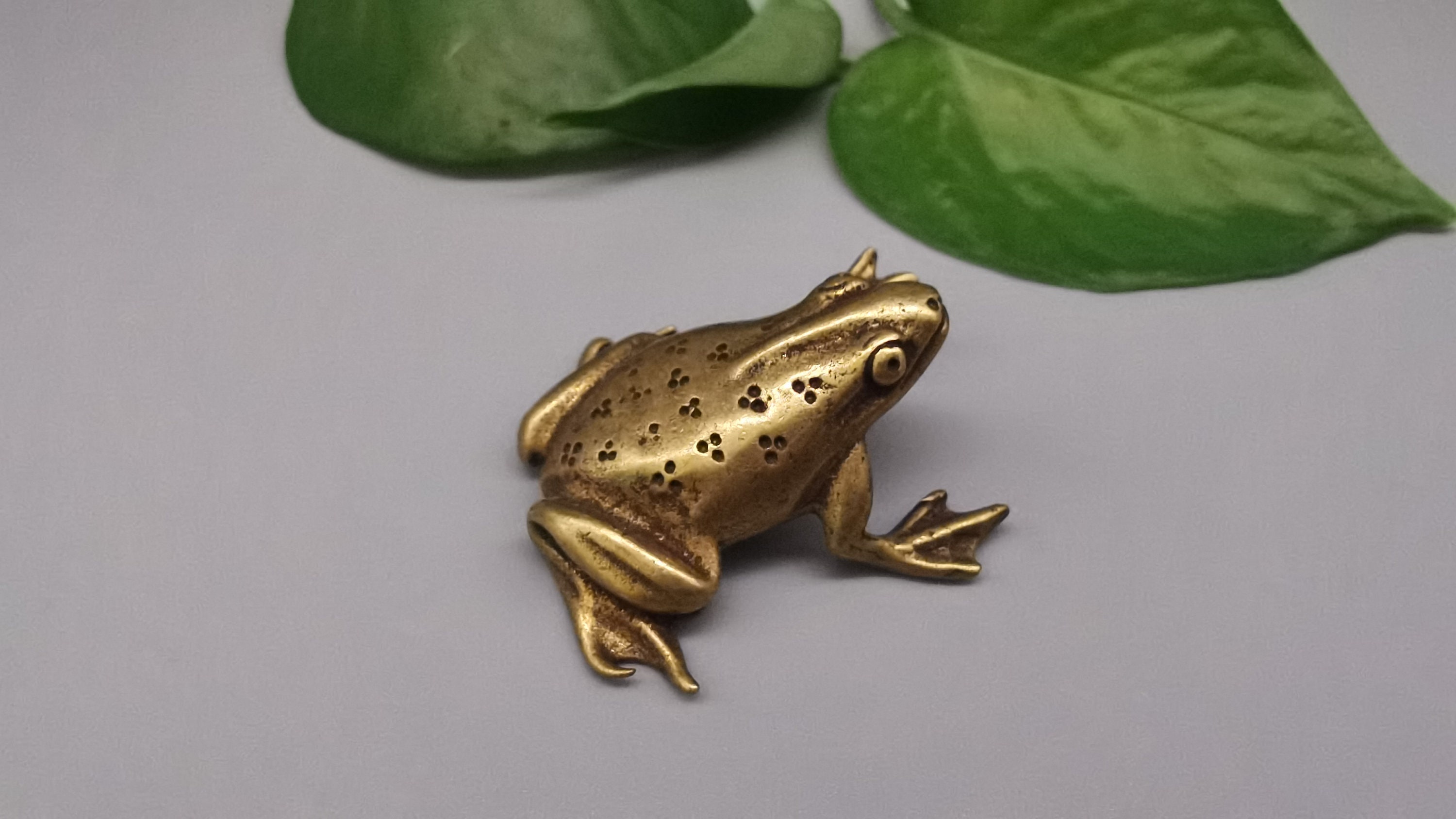 Brass Frog Statue, Pocket Animal Ornament, Mini Antique Bronze, Frog King Sculpture