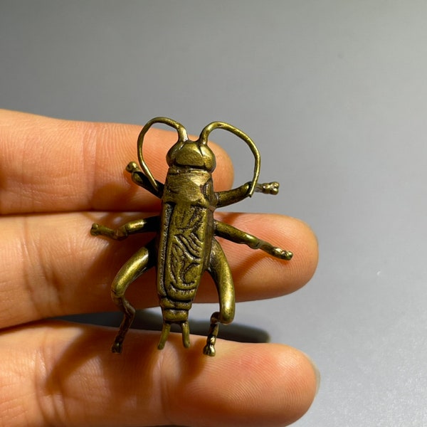 Antique and old grasshopper ornaments, brass desk tea pet insects, childlike personalized handicraft collection