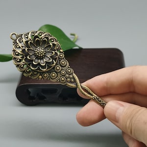 Antique brass old hairpin, vintage exquisite hairpin, lotus lotus hairpin embossed pendant hairpin