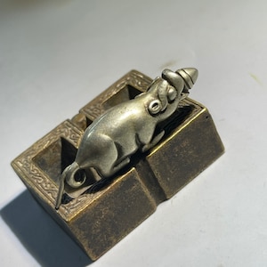 Tibet spit treasure rat, legend of Huang Caishen holding lucky rat, Tibetan pure copper pendant, handmade old lucky rat pendant