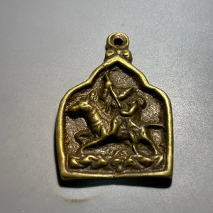 Cartão antigo de God of War, batida retrô tibetana e totem cinzelado do rei Gesar, pingente Gawu de cobre puro