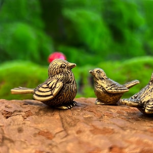 Three brass sparrow birds, interesting bird pet decorations, antique decorative tea pets
