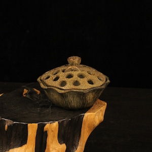 Lotus pod incense burner, Chinese alloy incense burner metal incense stand, handmade incense burner bowl, home decoration sleep aid