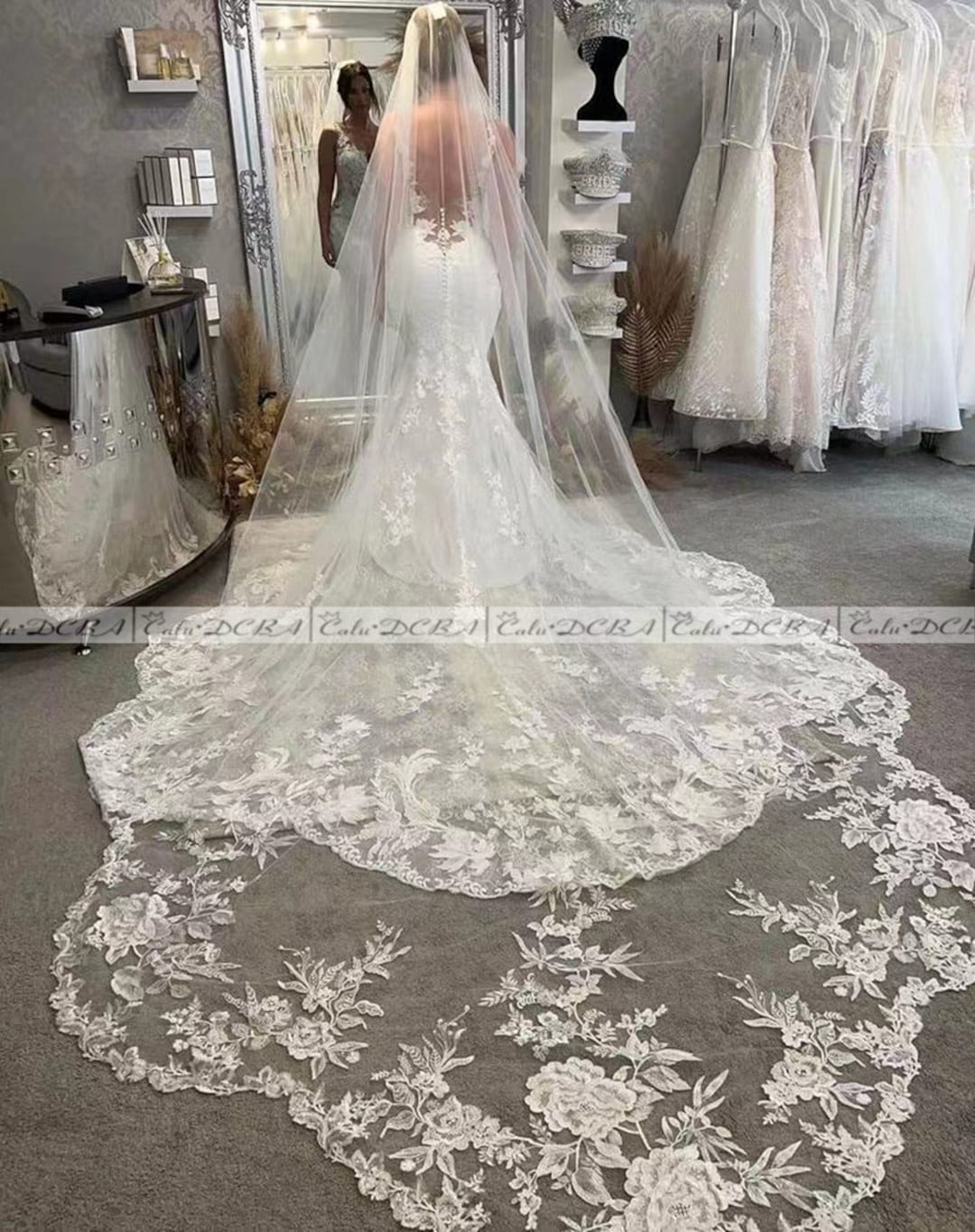 Fantasy Bride Store Elegant 4 Meters Long Lace Edge One Layer Tulle Bridal Veil with Comb White / 350cm