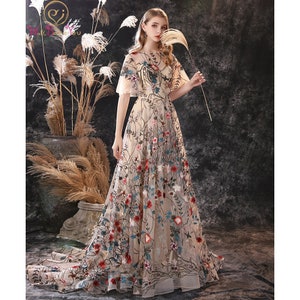 Floral Embroidery Evening Dresses/  Long Dress Colorful Tulle Short Sleeve Court Train Romantic Prom Gowns/ Party Women Wear