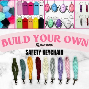 Può includere: Un'immagine che mostra portachiavi di sicurezza e accessori. Sono presenti pompon colorati, portachiavi in similpelle, allarmi personali, fischietti e braccialetti in macramè. Il testo recita "BUILD YOUR OWN SAFETY KEYCHAIN."