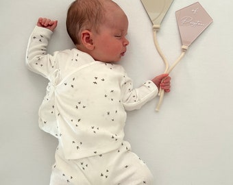 Set of Kite Baby Monthly Milestones with Name Disc | Arch | Newborn | Acrylic | Gift | Keepsake