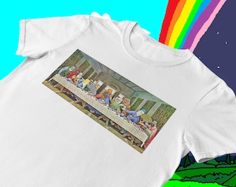 Op de afbeelding: Een wit T-shirt met een kleurrijke print van een parodie op Leonardo da Vinci's Het Laatste Avondmaal. De print toont een groep mensen die aan een tafel zitten, waarbij elk gezicht is vervangen door een ander dier.