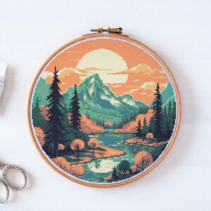 Schema PDF per punto croce con paesaggio montano. Design moderno con ricamo a mano a copertura totale, grafico Xstitch contato, foresta, natura, autunno #115