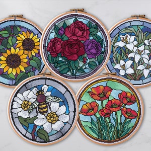 5 bloemenkruissteekpatroonbundel - rozen, madeliefjes, lelies, zonnebloemen en klaprozen Xstitch-ontwerpen. Digitale PDF-grafieken om te downloaden