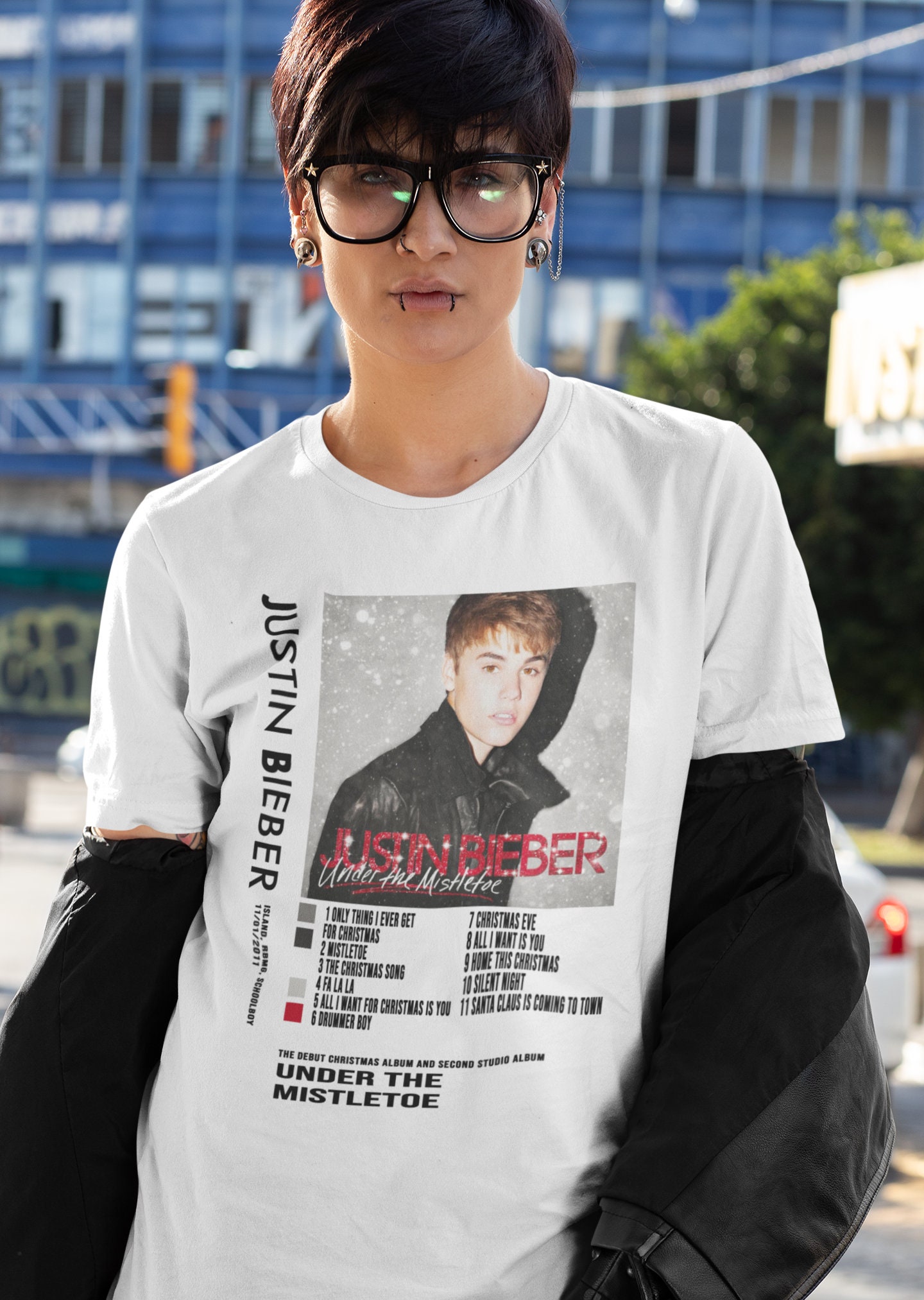Discover Justin Bieber - Under the Mistletoe Shirt