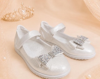 Sapatos de daminha de honra com pérolas brancas, sapatilhas bailarina com laço brilhante, sapatos de princesa para meninas