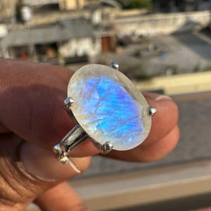 Mondsteinring mit Ovalem Schliff, Blue Flash, Handgemachtes 925 Sterling Silber
