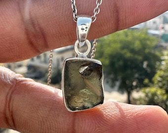 Collar con colgante de tectita de moldavita checa natural - Meteorito crudo - Joyería artesanal