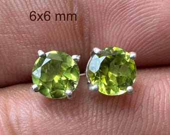 Natur Peridot Ohrstecker: Handgefertigte 925 Sterling Silber, Grüner Kristall (6 x 6 mm)