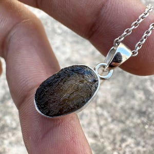 Ruwe Moldaviet-hangerketting: sterlingzilveren tektietsieraden