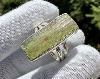 Natuurlijke ruwe groene kyanietring, handgemaakte sterlingzilveren statementringen, boho-kyaniet-sieraden