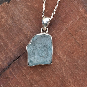 Natürliche rohe Aquamarin Anhänger Halskette, 925 Sterling Silber Halskette, Aquamarin Kristall Edelstein Schmuck, März Birthstone, Geschenk für sie