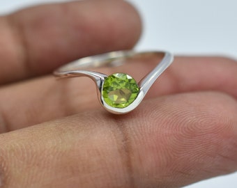 Top Grade Natural Green Peridot Ring, Peridot 925 Silver Ring, Peridot Minimalist Ring, Round Cut Gemstone Ring, Birthstone Ring, For gift