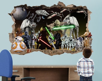 Könnte beinhalten: Ein 3D-Wandaufkleber mit Figuren aus Star Wars, darunter Darth Vader, Yoda, Chewbacca, R2-D2 und Stormtrooper. Der Aufkleber ist so konzipiert, dass er wie ein Loch in der Wand aussieht, wobei die Figuren aus der Wand zu kommen scheinen.