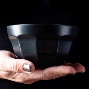 Handgefertigte Latte-Schale aus Keramik Bild 1