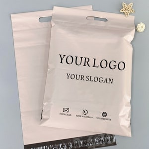 Mala postal personalizada bege Tote Poly, sacolas de correspondência personalizadas com logotipo impresso, bolsa de transporte para embalagem de roupas, envelopes poli com logotipo impresso