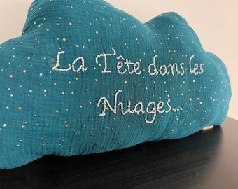 Coussin bébé, nuage, double gaze de coton, personnalisée, broderie, la tête dans les nuages, coussin bleu