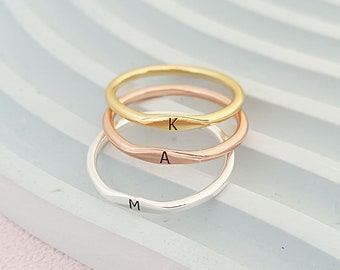 Anel de carta, anel inicial delicado, anel de letra personalizado, anel de nome personalizado, anel de empilhamento, pequeno anel de sinete, presente para ela