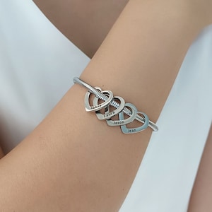Pulseira personalizada com vários nomes, pulseira com nome gravado, pulseira com pingente de corações, presente para mamãe, avó, presente de dia das mães