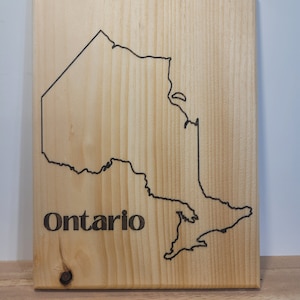 Mappa di pino incisa al laser dell&#39;Ontario, semplice mappa muta provinciale da 7,5 x 10 pollici.