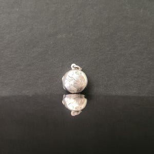 Vintage Sterling Silver Engraved Round Locket Necklace – 16&quot;