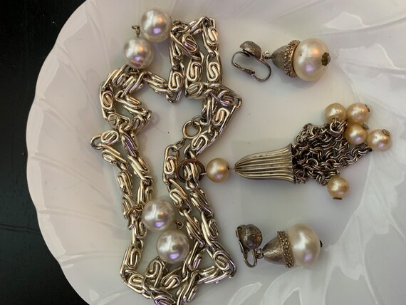 Pearl Tassel Necklace and Coordinated Earrings - image 6